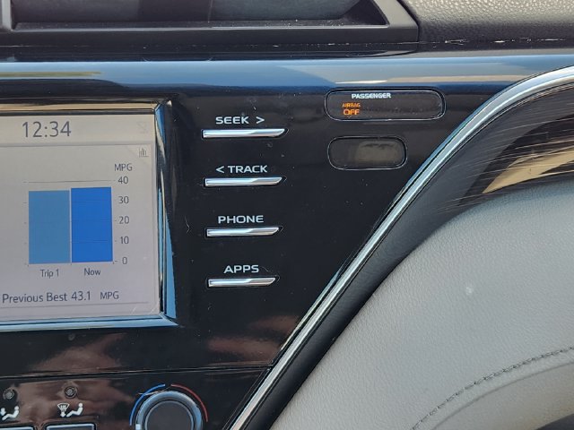 Used 2018 Toyota Camry LE w/ Convenience Package FWD image 17