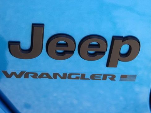 Used 2023 Jeep Wrangler Unlimited Sahara AWD/4WD image 8