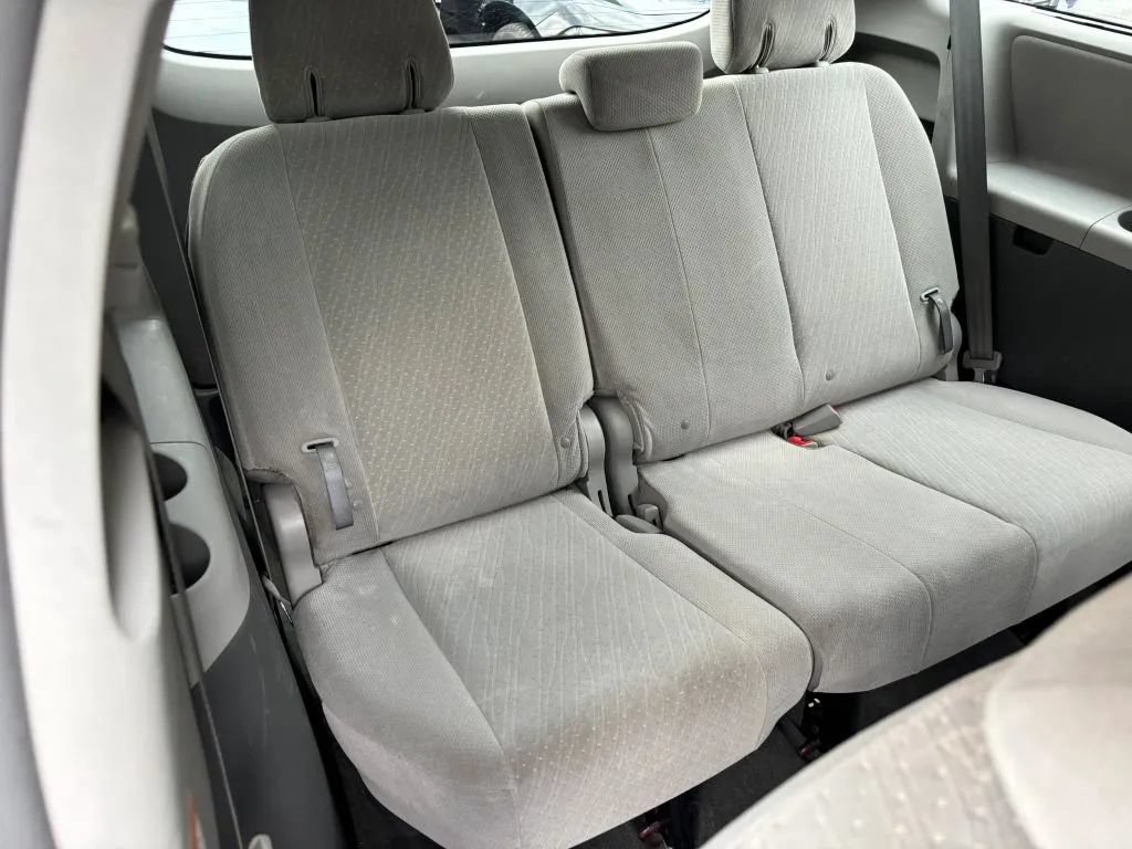 Used 2017 Toyota Sienna LE FWD image 17
