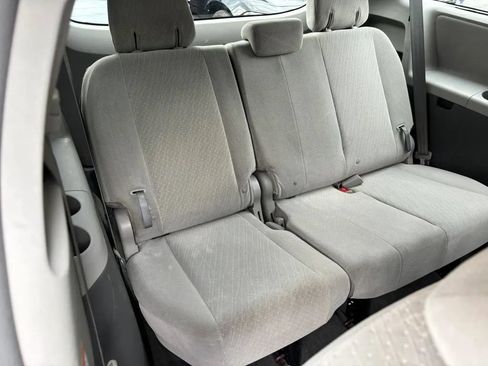 Used 2017 Toyota Sienna LE FWD image 17