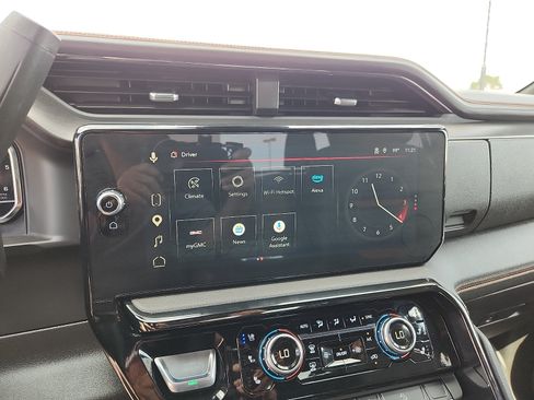 Used 2025 GMC Sierra 2500 AT4 AWD/4WD image 19