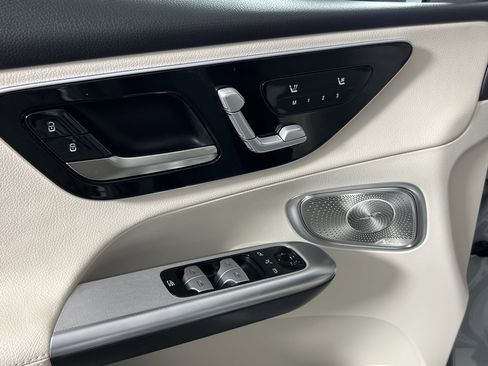 Used 2025 Mercedes-Benz GLC 300 4MATIC image 14