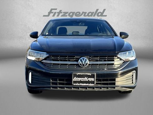 Used 2024 Volkswagen Jetta Sport image 5