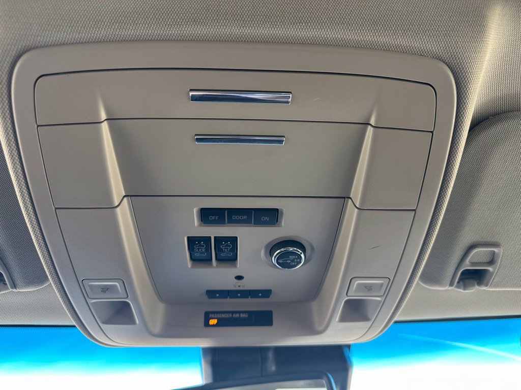 Used 2019 Chevrolet Suburban Premier AWD/4WD image 9