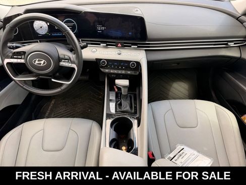 Used 2024 Hyundai Elantra Limited image 12