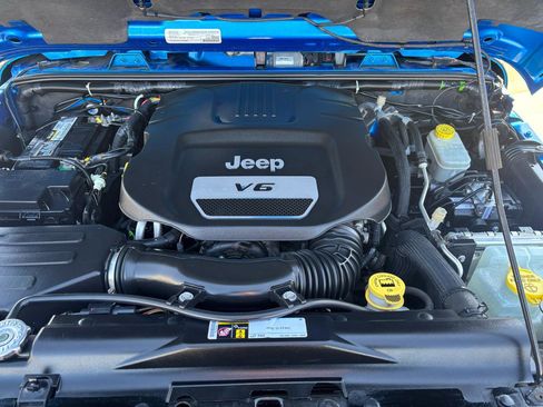 Used 2016 Jeep Wrangler Unlimited Sahara w/ Connectivity Group image 31