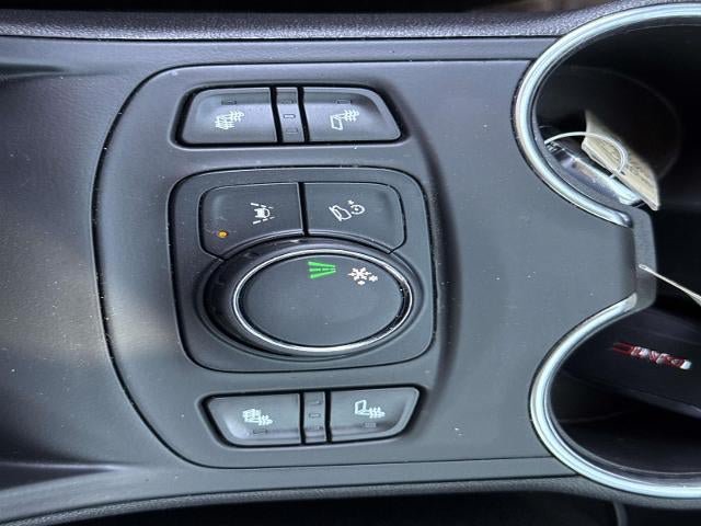 Used 2024 GMC Terrain SLE w/ Driver Convenience Package FWD image 22