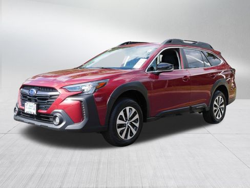 Certified 2025 Subaru Outback Premium AWD/4WD image 3