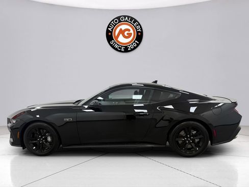 Used 2025 Ford Mustang GT RWD image 4
