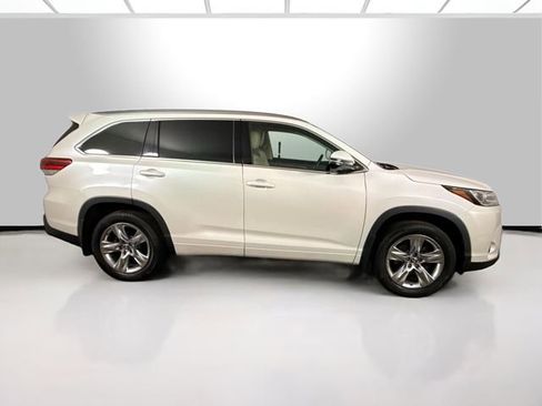 Used 2019 Toyota Highlander Limited image 17
