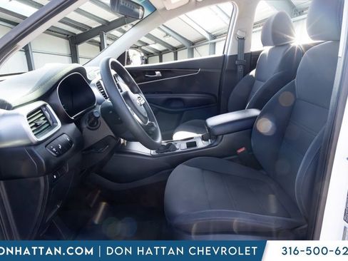 Used 2019 Kia Sorento FWD V6 image 3