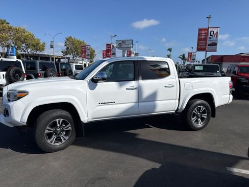Used 2017 Toyota Tacoma Limited w/ Tow Package AWD/4WD image 20