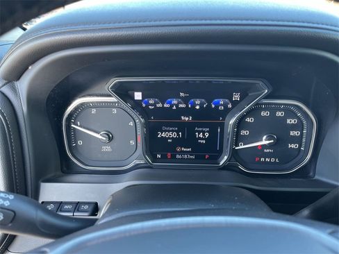 Used 2022 GMC Sierra 2500 Denali w/ Denali Black Diamond Edition image 11