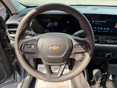 Used 2024 Chevrolet TrailBlazer LS FWD image 25