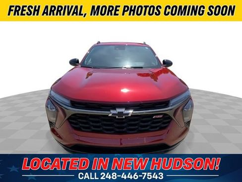 Used 2024 Chevrolet Trax RS w/ Sunroof Package FWD image 5