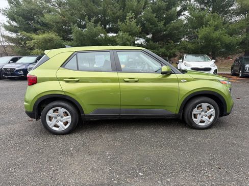 Used 2020 Hyundai Venue SE FWD image 4