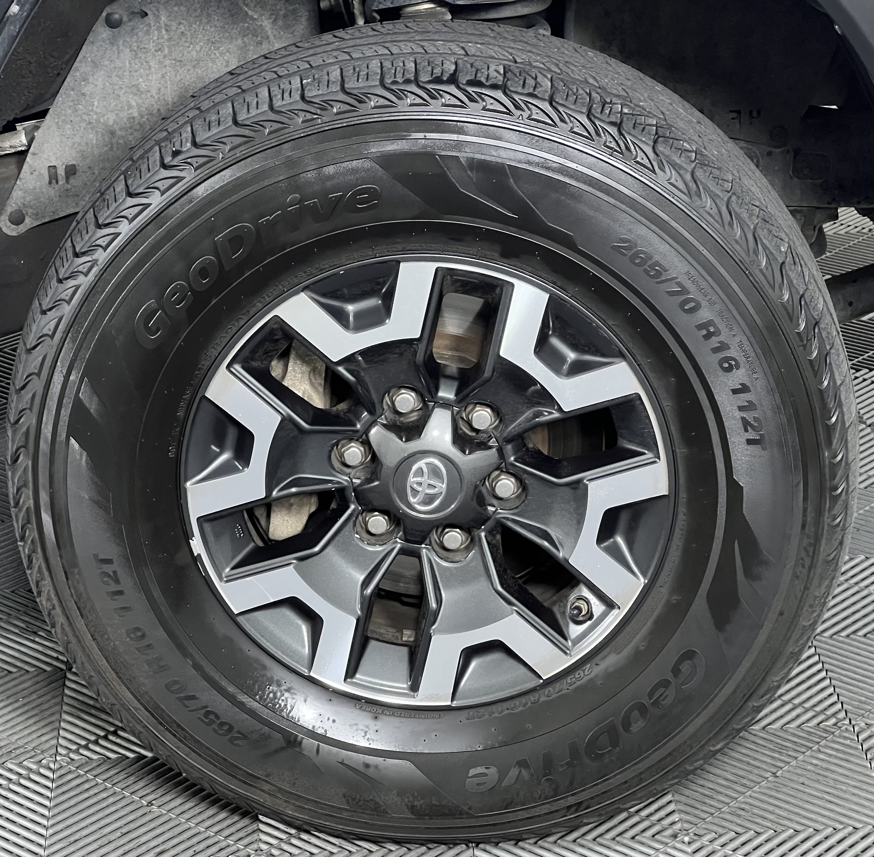 Used 2020 Toyota Tacoma TRD Off-Road w/ Technology Package AWD/4WD image 14