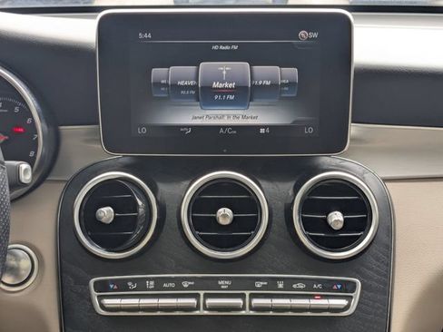 Used 2019 Mercedes-Benz GLC 350e 4MATIC image 23