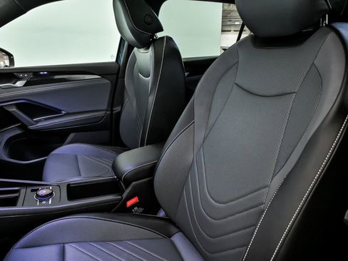Certified 2025 Volkswagen Tiguan SE R-Line AWD/4WD image 13