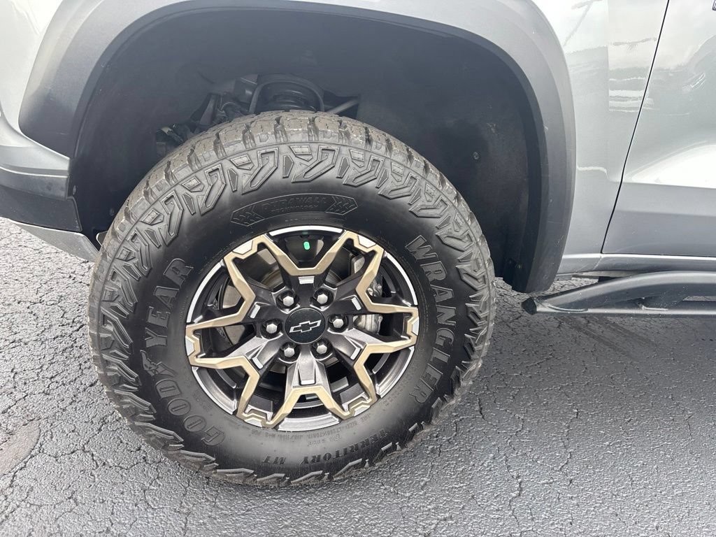 Used 2025 Chevrolet Colorado ZR2 AWD/4WD image 9