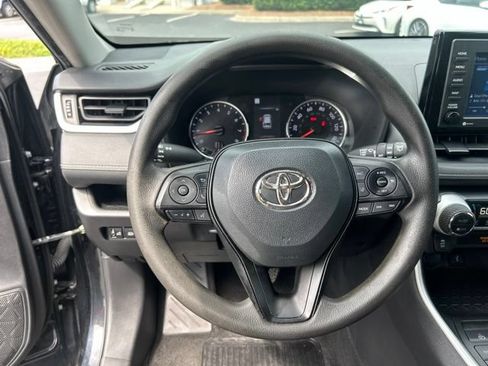 Used 2022 Toyota RAV4 XLE FWD image 19