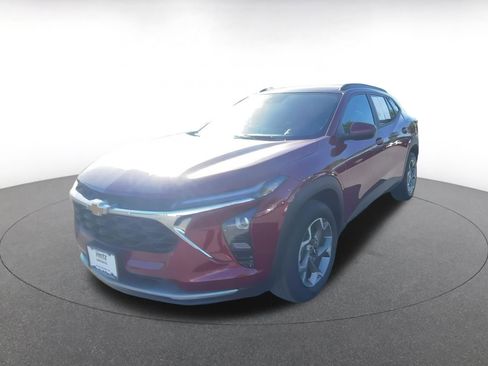Used 2025 Chevrolet Trax LT image 7