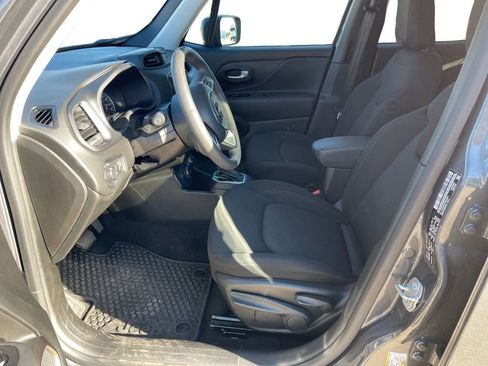 Used 2023 Jeep Renegade Latitude image 9