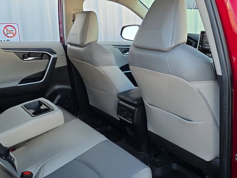 Used 2022 Toyota RAV4 Limited image 31