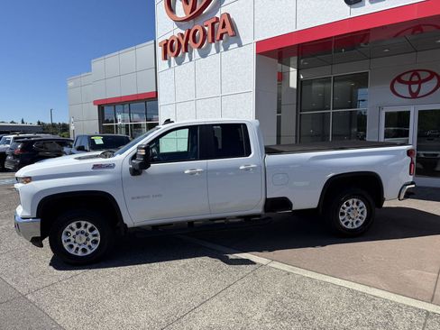 Used 2024 Chevrolet Silverado 3500 LT AWD/4WD image 3