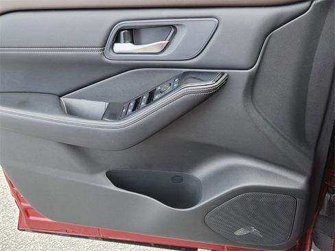 Used 2023 Nissan Rogue SV w/ SV Premium B Package image 30