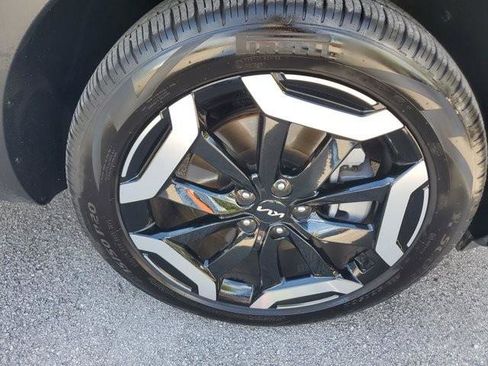 Used 2025 Kia Telluride EX image 9