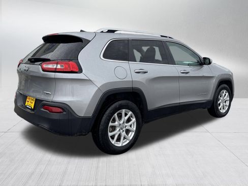 Used 2017 Jeep Cherokee Latitude w/ Cold Weather Group AWD/4WD image 7
