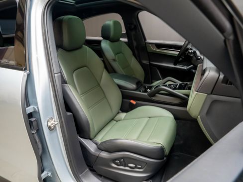 Certified 2024 Porsche Cayenne Coupe AWD/4WD image 30