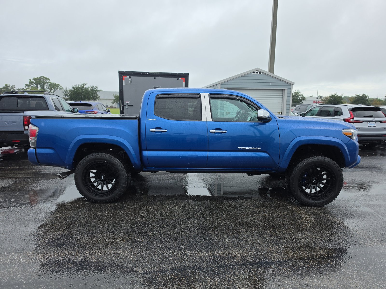 Used 2017 Toyota Tacoma Limited w/ Tow Package AWD/4WD image 3