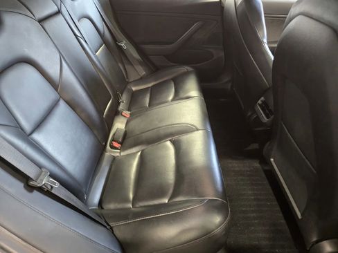 Used 2019 Tesla Model 3 Standard Range image 9