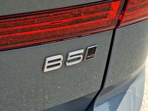 Certified 2023 Volvo XC60 B5 Plus w/ Climate Package AWD/4WD image 33