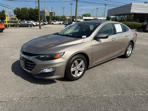 Used 2023 Chevrolet Malibu LT w/ Driver Confidence Package FWD image 1