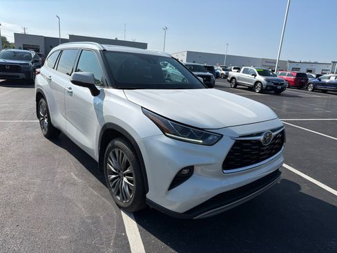 Used 2021 Toyota Highlander Platinum AWD/4WD image 8