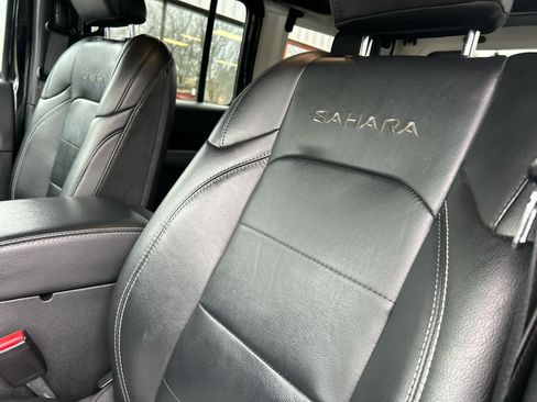 Used 2022 Jeep Wrangler Unlimited Sahara w/ Cold Weather Group image 20