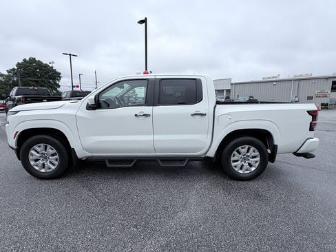 Used 2022 Nissan Frontier SV w/ Technology Package RWD image 5
