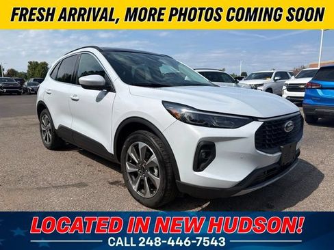 Used 2025 Ford Escape Platinum AWD/4WD image 4