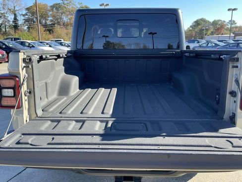 Used 2020 Jeep Gladiator Overland image 10