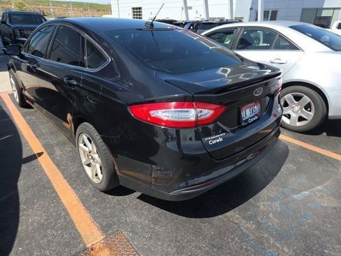 Used 2015 Ford Fusion SE FWD image 4