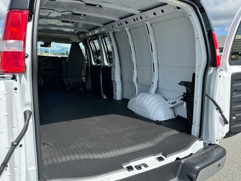 New 2025 GMC Savana 3500 Extended w/ Driver Convenience Package image 22