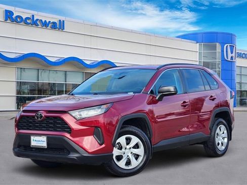 Used 2021 Toyota RAV4 LE image 1