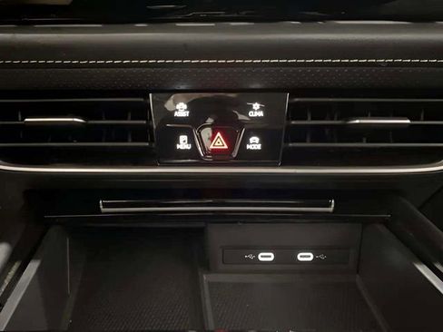 Used 2024 Volkswagen Atlas SE AWD/4WD image 76