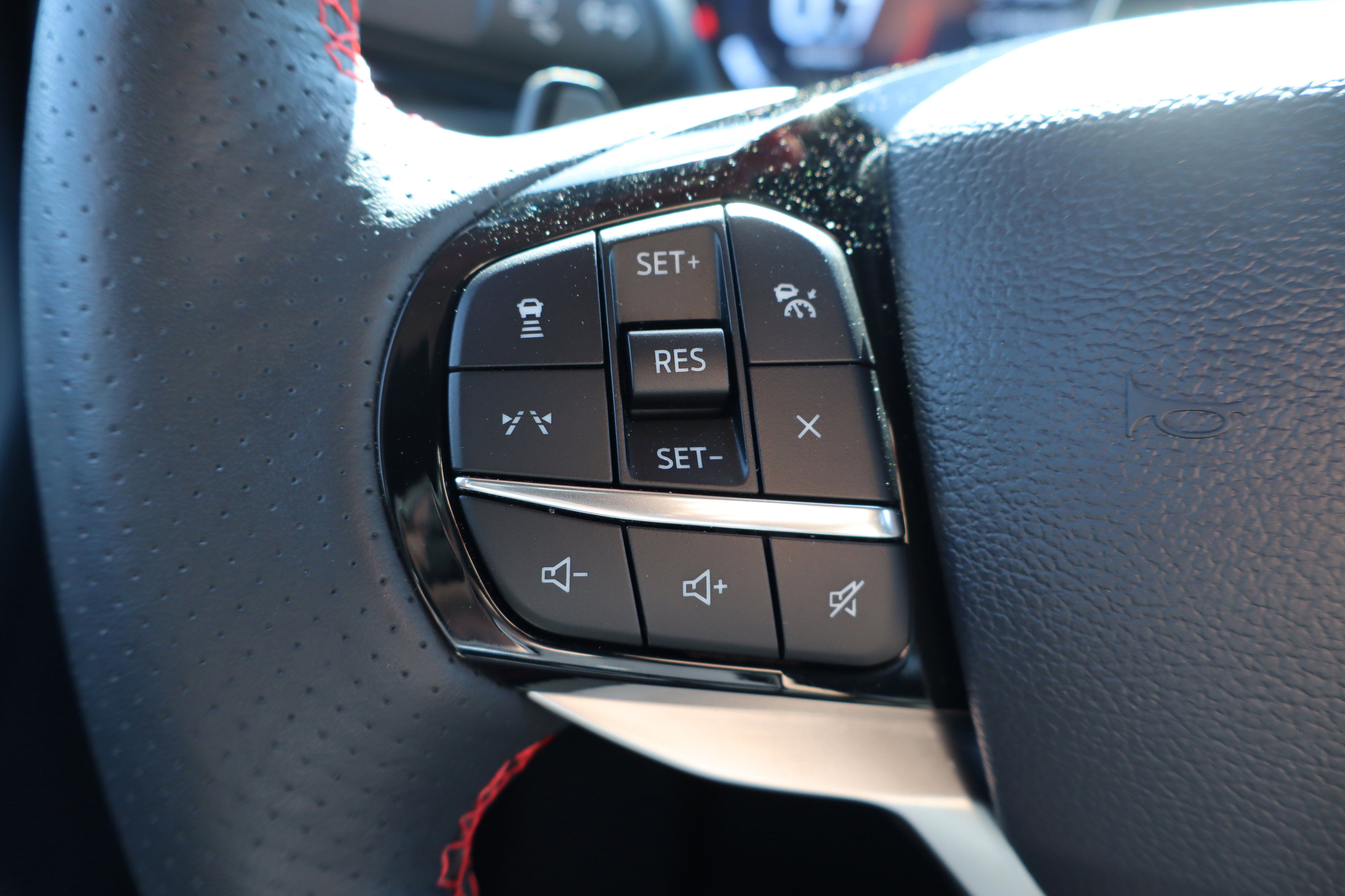 Used 2025 Ford Explorer ST AWD/4WD image 18