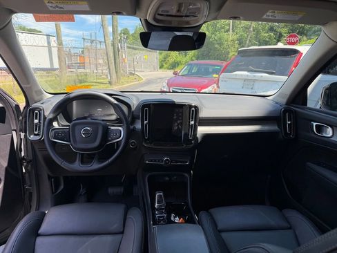 Used 2026 Volvo XC40 B5 Plus AWD/4WD image 5