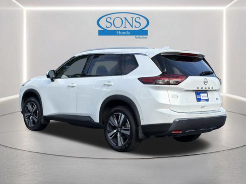 Used 2024 Nissan Rogue SL w/ SL Premium Package FWD image 23
