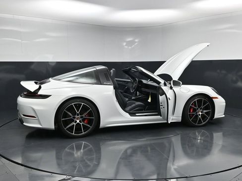 Certified 2026 Porsche 911 Targa 4S AWD/4WD image 32